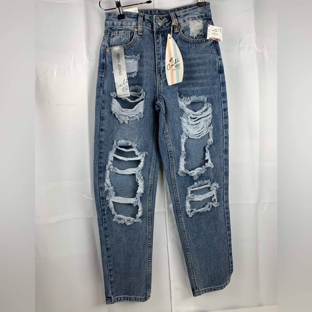 Cali 1850 Womens Junior Mom Jeans Distressed Blue With Belt Size 0 NWT